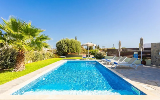 Amphitrite Villa in Gennadi