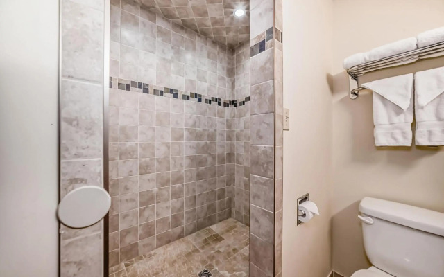 Stony Plain Inn and Suites