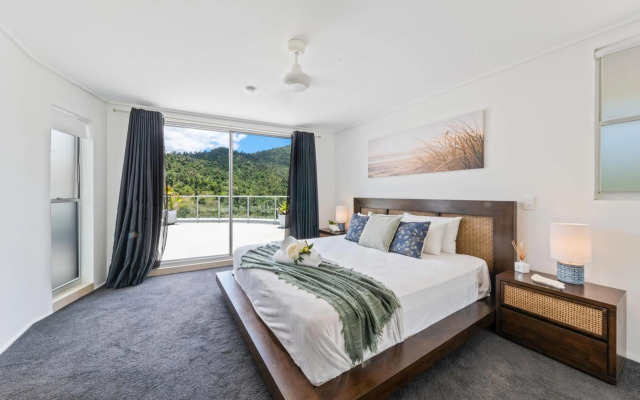 Ocean Dreams On Airlie 2 Bedroom