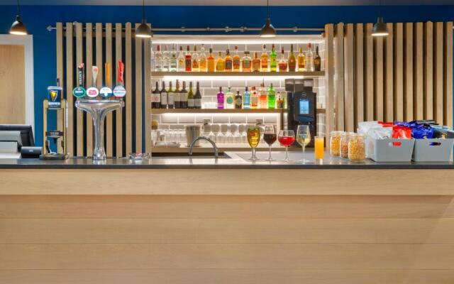 Holiday Inn Express Cambridge West Cambourne by IHG