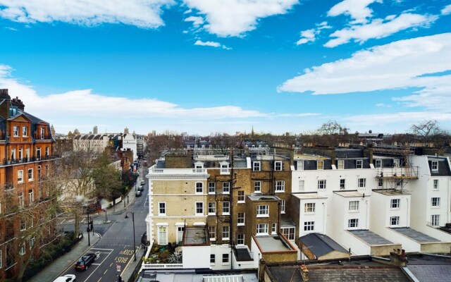 Scenic studio in London Near Béla Bartók Memorial