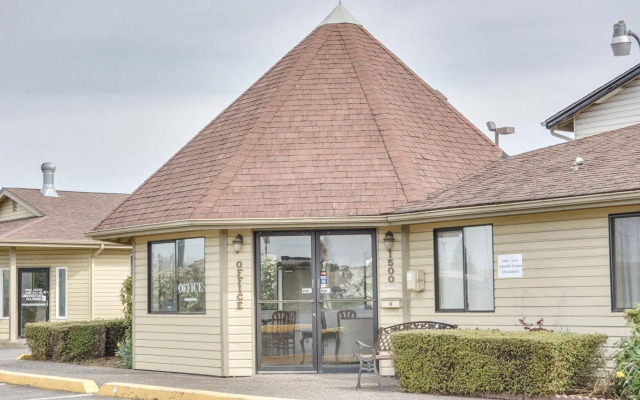 OYO Woodland Hotel and Suites