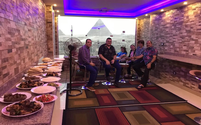 3 Pyramids View Inn