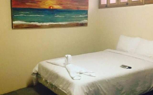 Casa Aura Beachfront Premium Hostel