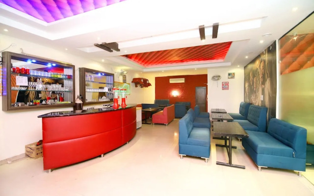 Hotel R2d by OYO Rooms