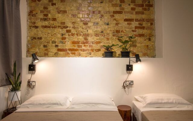 The Brownstone Hostel & Space