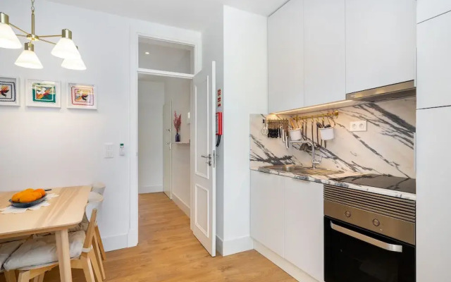 Modern Lisbon Apartments by SoulPlaces