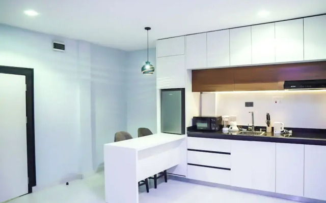Heroes Luxury Apartments and Suites