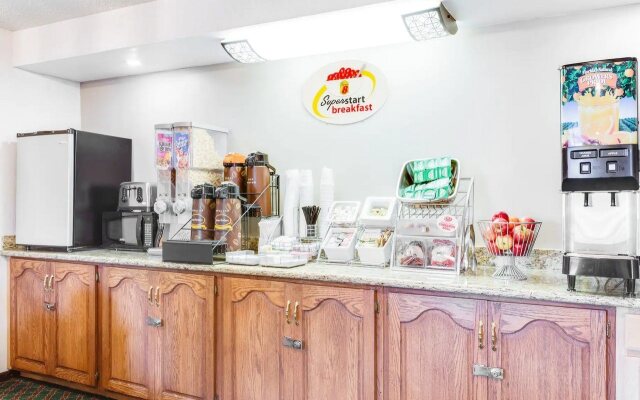 Super 8 by Wyndham Springfield/Battlefield