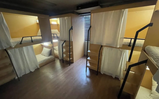 K wave guesthouse only Female