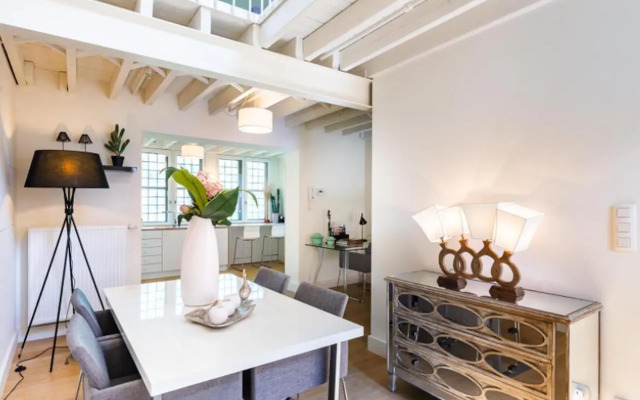 Antwerp old town triplex apartment