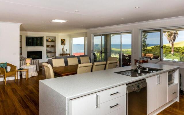 WHALE WATCH FOR FOUR Gerringong 4pm check out Sundays