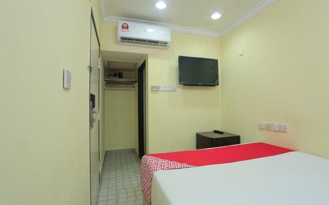 OYO 89978 Hotel Grand Maria