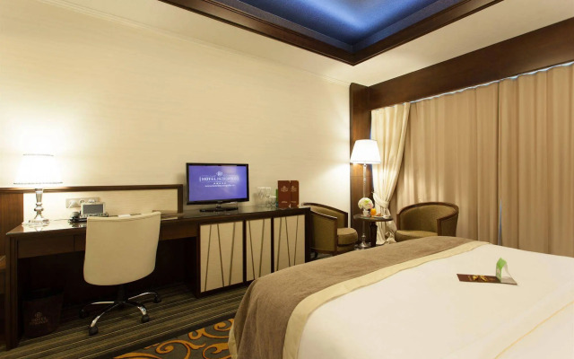 Metropolis Hotel