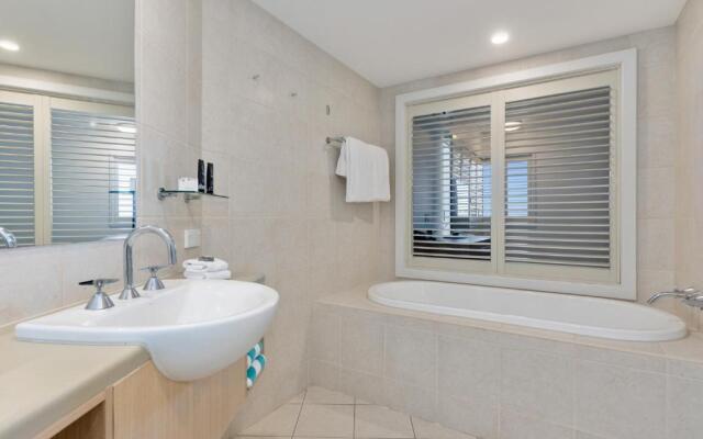 The Pool Resort Kingscliff - Private Apartments by Holiday Management Company
