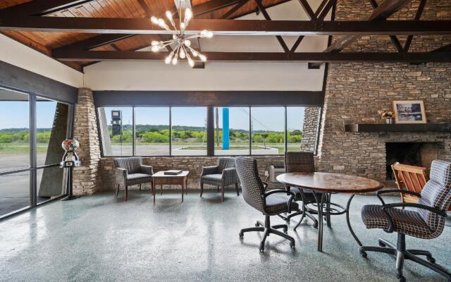 OYO Hotel Junction TX I-10