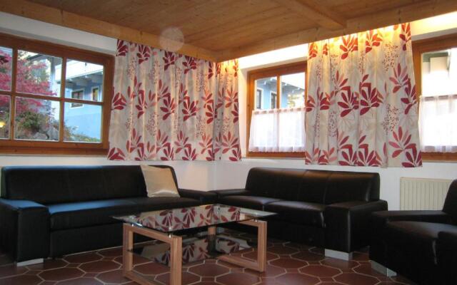 Ski-in / Ski-out Chalet Kriekels by Alpen Apartments