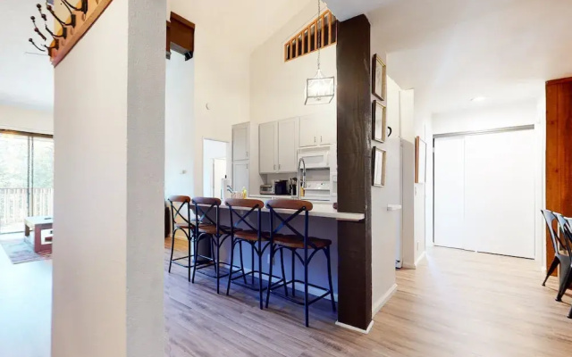 Crestview #2 - Close to The Village, Near Year-round Outdoor Activities