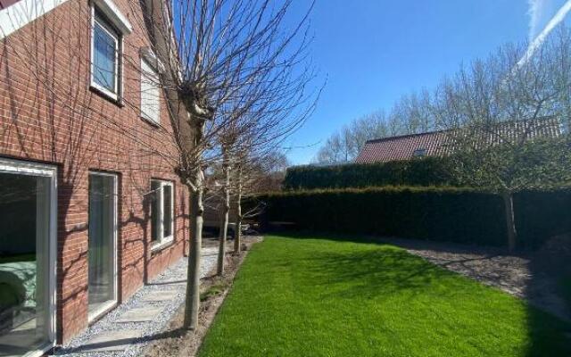 Luxurious Family Villa with swimmingpool big garden and jacuzzi