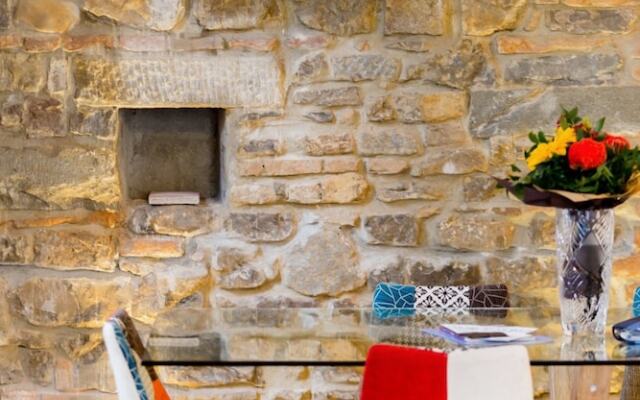 Luxury 2 Bedroom Apartment with Hot Tub - Florence City Center