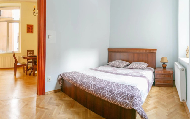 Grand Lviv Apartment I (1 of 3)