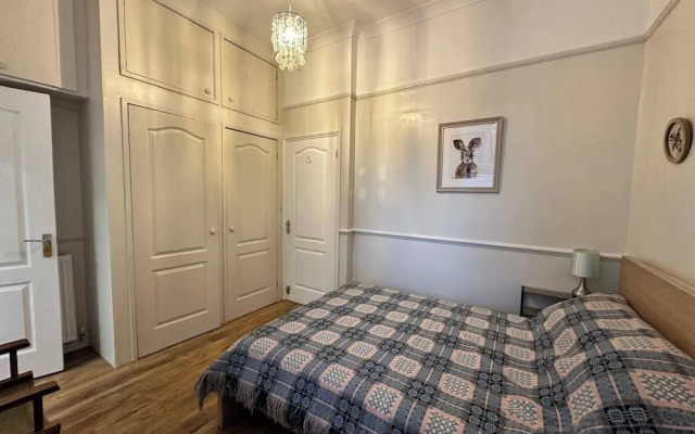 Stunning 1-bed Flat W/seaview, Garden Pet Friendly
