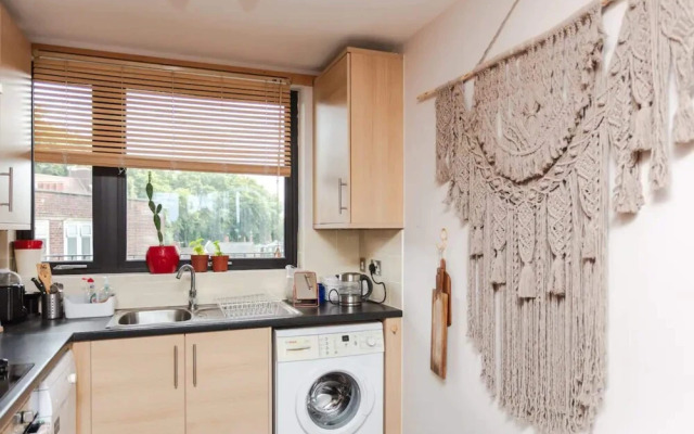 Serene 1 Bedroom Flat in Clapton With Balcony