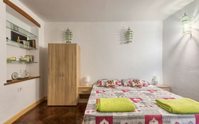 Apartment Old City 2