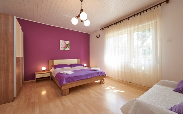 Apartment Ivo - with garden: A1 Trogir, Riviera Trogir