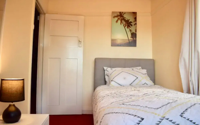 Comfortable 3 Bedroom Apartment In Trendy Haberfield