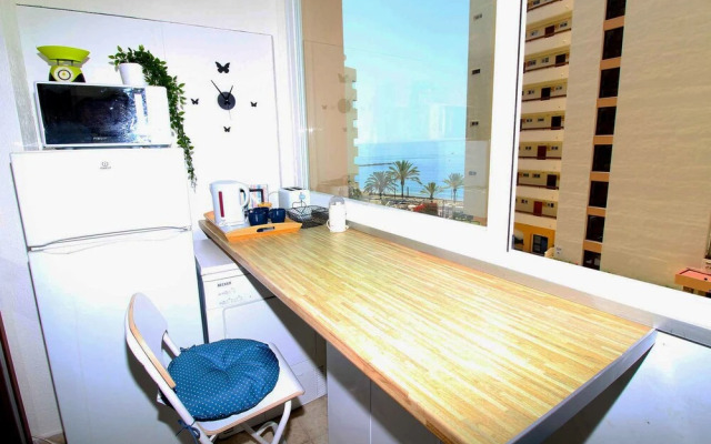 Apartamento con piscina y primera linea