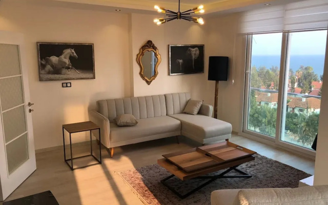 GoldenPark King Suites with Balcony & Sea view