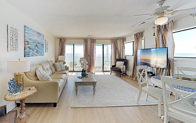 New Listing! Oceanfront W/ Balcony & Pool 1 Bedroom Condo