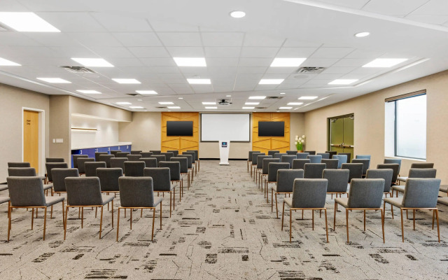 Clarion Lakeside Inn & Conference Centre