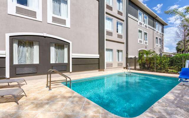 La Quinta Inn & Suites by Wyndham Tampa Bay Area-Tampa South