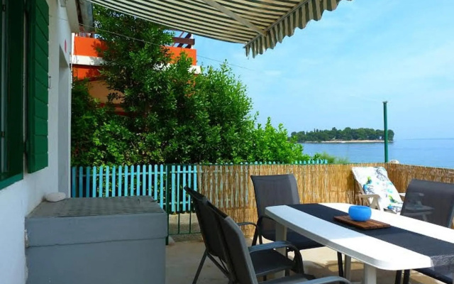 Villa Jadran - 10 m from beach - H(6+2)