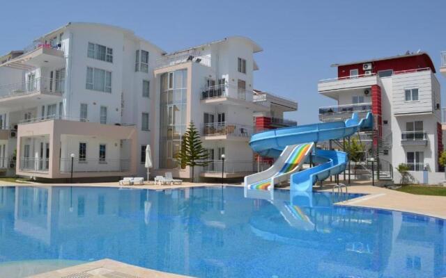Lovely 3 Bedrooms Luxury APT with pool and Gym