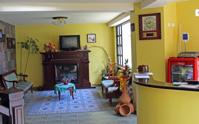 Hotel La Chimenea Casa De Piedad