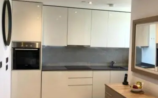 Westone Suite710-hosted by Sweetstay