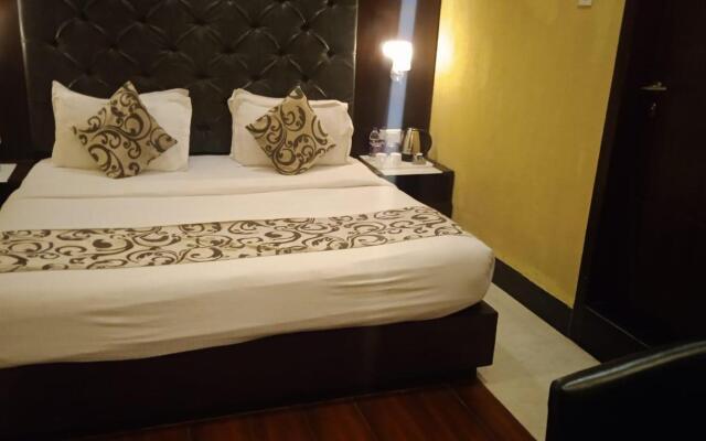 Hotel The Golden Oak Raipur