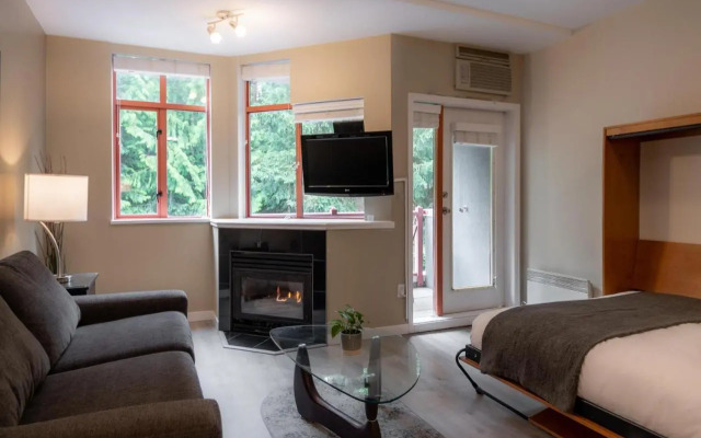 Alpenglow Lodge Studio with Pool Views by MVA
