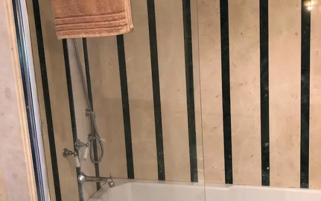 Room "golden Mile Marbella"