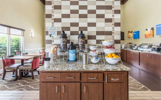 Comfort Inn & Suites Greenwood near University