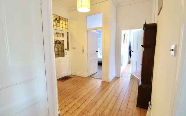 Period Deco flat in west end