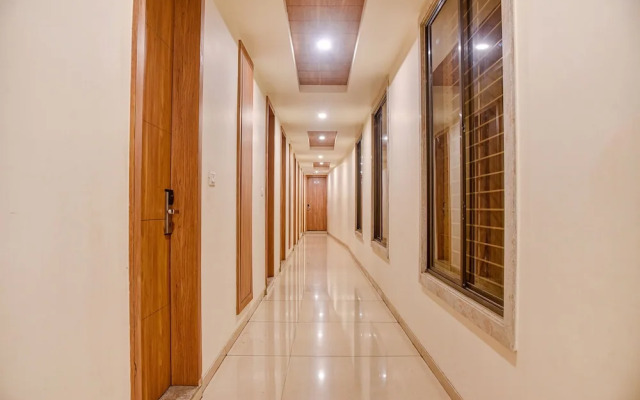 Fabhotel Om Palace