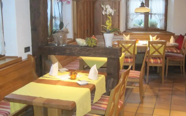 Ellenbergs Restaurant & Hotel