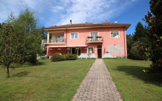 La Rosa Tra i Laghi B&B