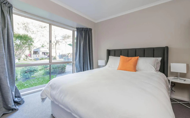 BEACH SCENE on STREETON