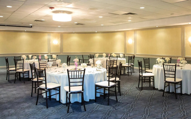 Ramada Plaza Chicago North Shore