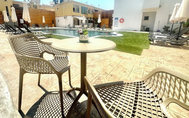 Sun Plaza Suites - Adults Only